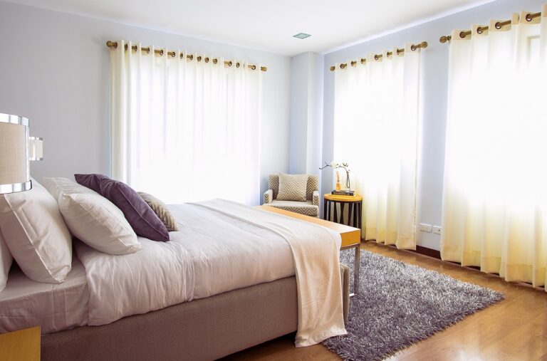 Hoe een bedsprei je slaapkamer omtovert tot een rustoase